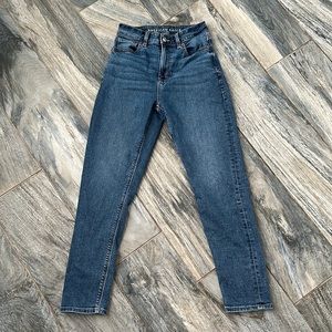 American Eagle Mom jeans 👖 Size 2
